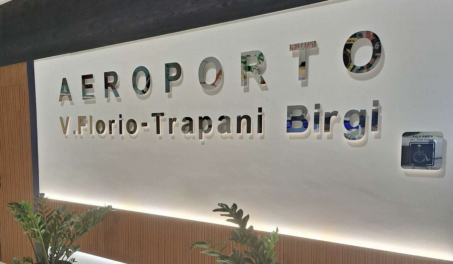 Insegna Aeroporto Trapani Birgi